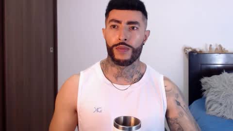 Independent Model online show from December 24, 2:54 am