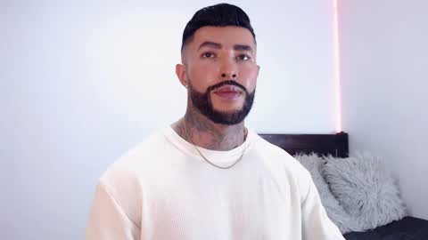 Independent Model online show from October 10, 4:50 am