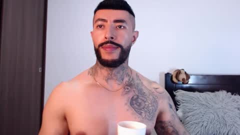 Independent Model online show from February 25, 3:42 am