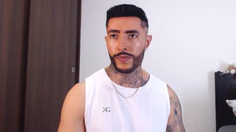 Independent Model online show from December 15, 2:41 am