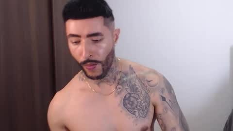 Independent Model online show from December 18, 5:59 am