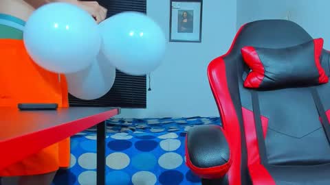 MAX online show from October 19, 6:33 pm