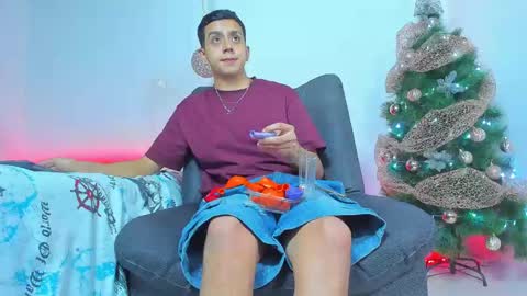 MAX online show from December 15, 11:31 pm