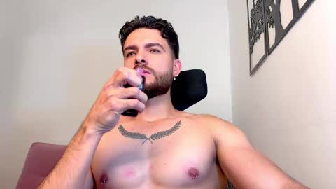 Snapshot of maxtowers chatting on February 21, 2:39 am Maxi online show from February 21, 2:39 am