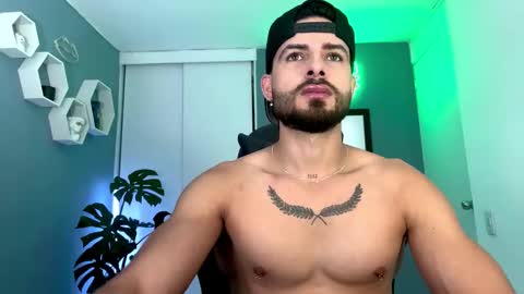 Snapshot of maxtowers chatting on October 31, 1:29 am Maxi online show from October 31, 1:29 am