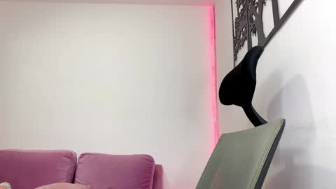 Snapshot of maxtowers chatting on December 7, 12:42 am Maxi online show from December 7, 12:42 am