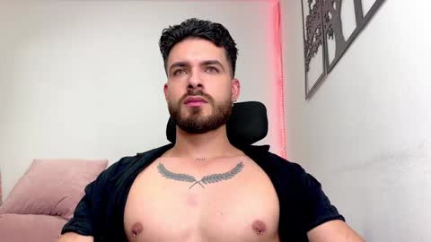 Snapshot of maxtowers chatting on January 4, 2:03 am Maxi online show from January 4, 2:03 am