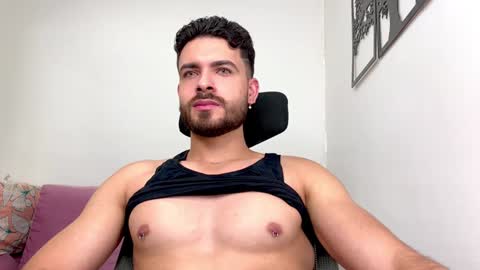 Snapshot of maxtowers chatting on January 31, 12:50 am Maxi online show from January 31, 12:50 am