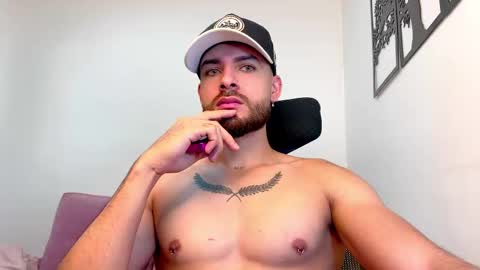 Snapshot of maxtowers chatting on February 23, 8:31 pm Maxi online show from February 23, 8:31 pm