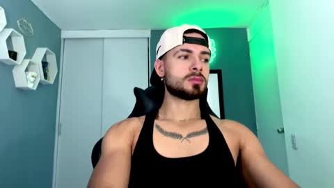 Snapshot of maxtowers chatting on October 21, 1:09 am Maxi online show from October 21, 1:09 am