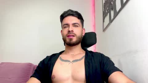 Snapshot of maxtowers chatting on December 4, 4:10 am Maxi online show from December 4, 4:10 am