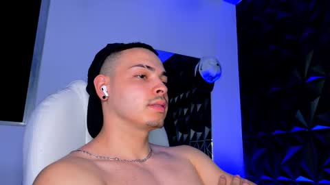 MAX online show from January 17, 11:50 pm