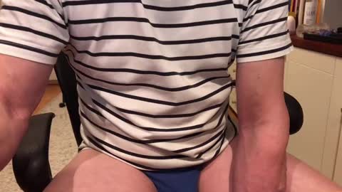 Max online show from December 5, 6:32 am