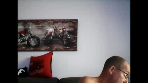 me at home online show from November 14, 5:03 pm