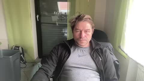 Snapshot of medeinoe chatting on January 30, 11:22 am medeinoe online show from January 30, 11:22 am