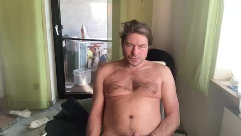 Snapshot of medeinoe chatting on January 19, 9:44 am medeinoe online show from January 19, 9:44 am