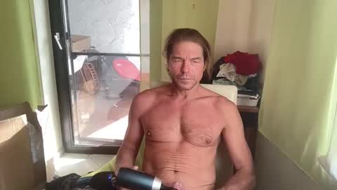 Snapshot of medeinoe chatting on October 15, 10:34 am medeinoe online show from October 15, 10:34 am