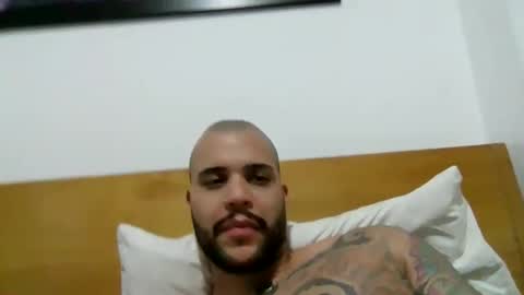 Snapshot of medellindrak chatting on February 24, 1:13 am filippoae online show from February 24, 1:13 am