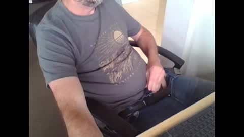 melbguy_075 online show from December 23, 5:39 am