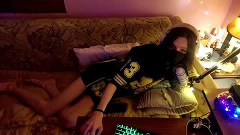 miaowhowl online show from February 8, 9:36 pm