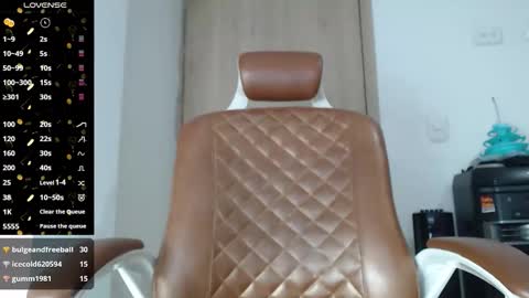 michael_thomsom online show from February 14, 9:32 pm