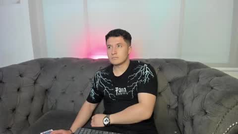 MichaelConnor  online show from March 3, 2:44 am