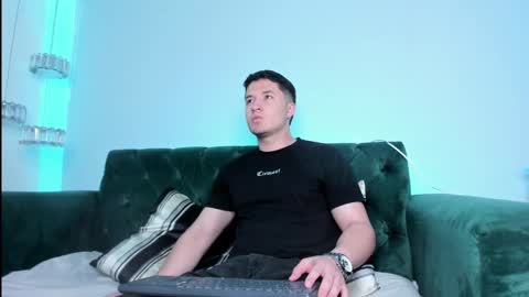 MichaelConnor  online show from January 26, 12:33 pm