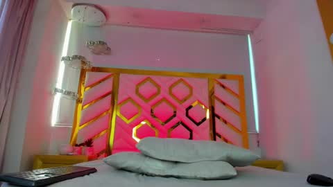 MichaelConnor  online show from January 30, 11:44 am