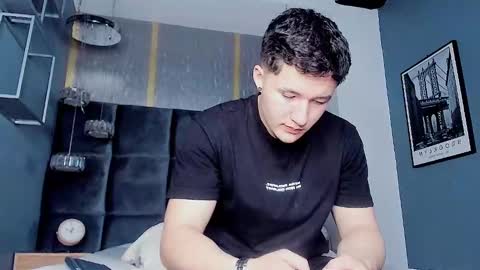 MichaelConnor  online show from December 9, 11:58 am