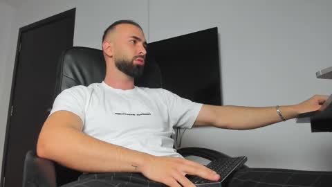 MichaelEvansx online show from September 30, 8:23 pm