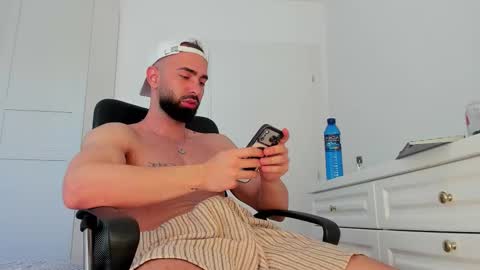 MichaelEvansx online show from March 9, 8:52 am