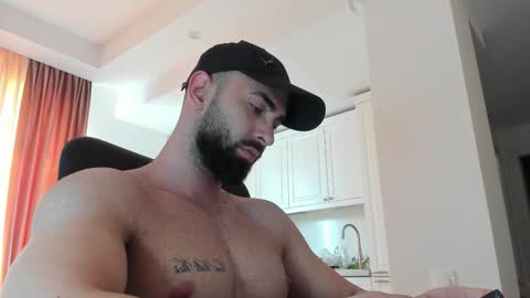 MichaelEvansx online show from February 3, 10:53 am