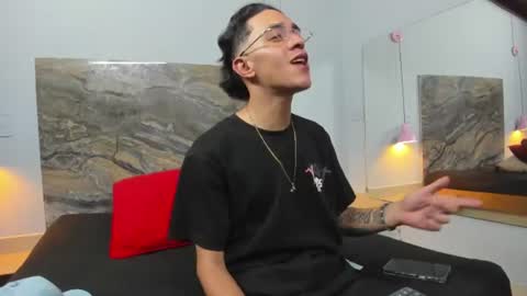 mick_lollipopp online show from July 15, 3:57 am