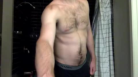 Snapshot of mickey_mic chatting on October 3, 1:43 am mickey_mic online show from October 3, 1:43 am