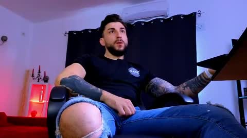 MightyAaron online show from June 1, 3:40 am