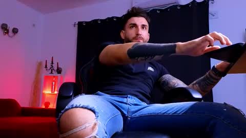 MightyAaron online show from November 11, 6:29 am