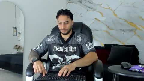 Snapshot of miike_stone1 chatting on October 15, 1:08 pm Daniel online show from October 15, 1:08 pm