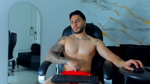 Snapshot of miike_stone1 chatting on October 16, 1:19 pm Daniel online show from October 16, 1:19 pm