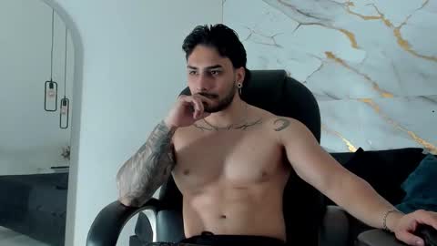 Snapshot of miike_stone1 chatting on October 29, 1:03 pm Daniel online show from October 29, 1:03 pm