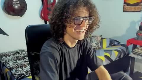 Snapshot of mikaelrizzzo chatting on October 27, 11:51 pm mikaelrizzzo online show from October 27, 11:51 pm
