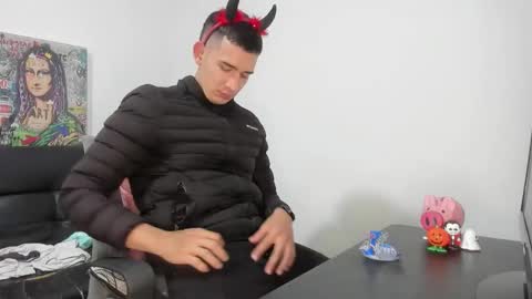 mike3xxx online show from November 1, 8:07 am