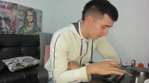 mike3xxx online show from November 23, 5:29 am