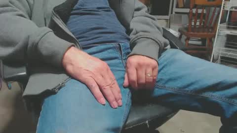 Snapshot of mike694fun chatting on December 17, 10:43 pm mike694fun online show from December 17, 10:43 pm