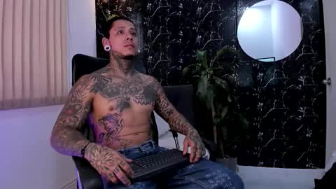 Snapshot of mike_jonness chatting on October 28, 8:33 pm M I K E online show from October 28, 8:33 pm