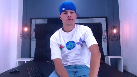 Snapshot of mike_smiths chatting on October 16, 7:00 pm Mike Smiths online show from October 16, 7:00 pm