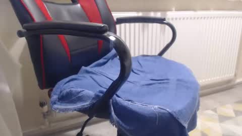 mikeburns64 online show from December 28, 3:48 pm