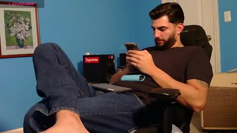 Snapshot of mikehawk1589 chatting on January 10, 8:07 am mikehawk1589 online show from January 10, 8:07 am