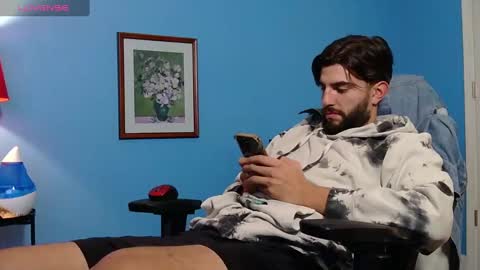 Snapshot of mikehawk1589 chatting on January 18, 9:02 am mikehawk1589 online show from January 18, 9:02 am