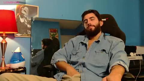 Snapshot of mikehawk1589 chatting on December 26, 12:03 am mikehawk1589 online show from December 26, 12:03 am