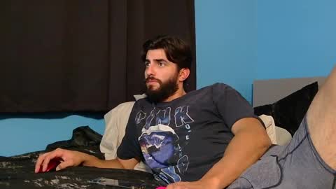 Snapshot of mikehawk1589 chatting on December 10, 8:08 am mikehawk1589 online show from December 10, 8:08 am